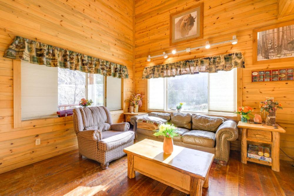 Pet-Friendly Idaho Home on the Salmon River!